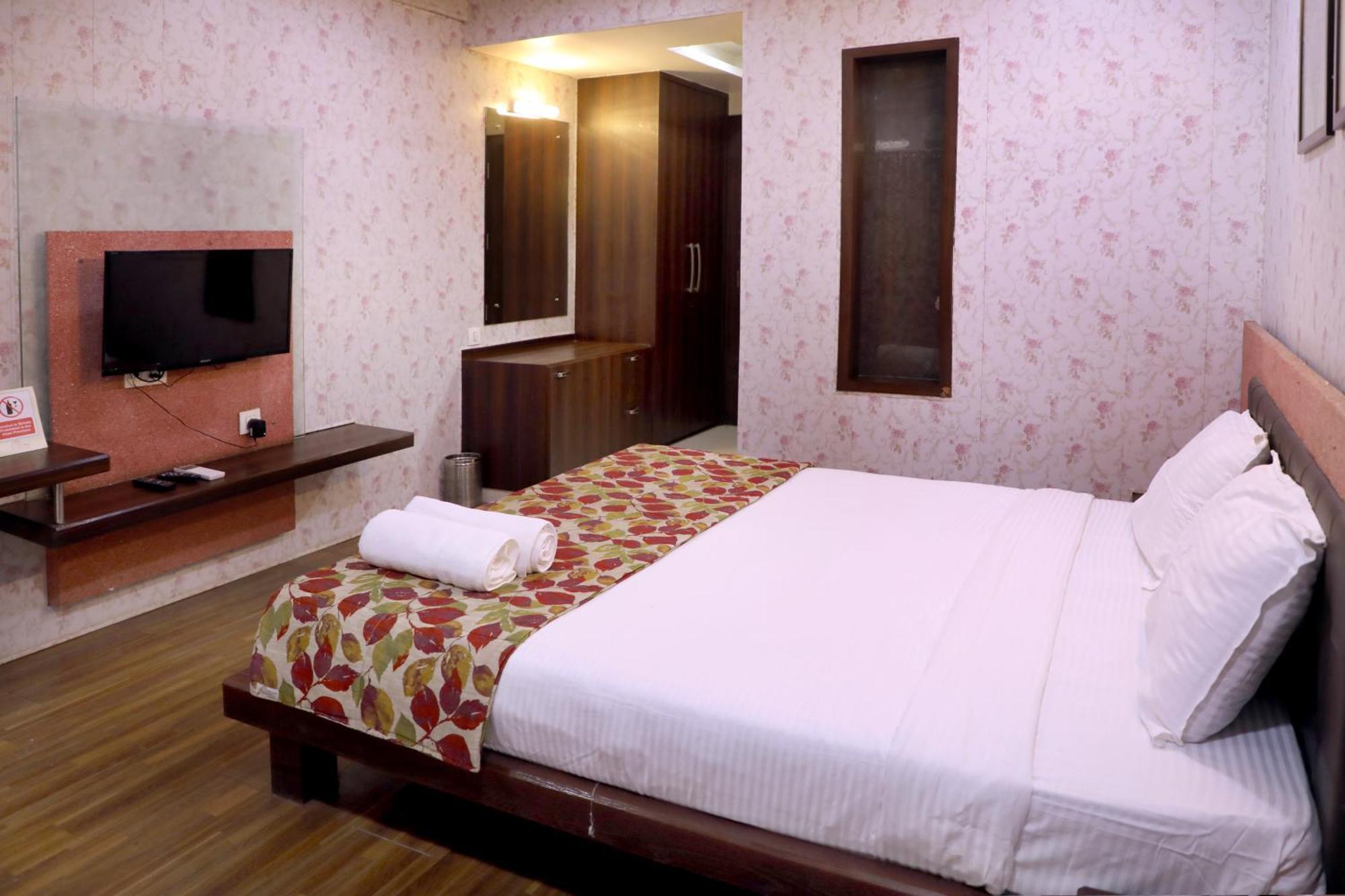 Hotel Pearls Аурангабад Екстериор снимка