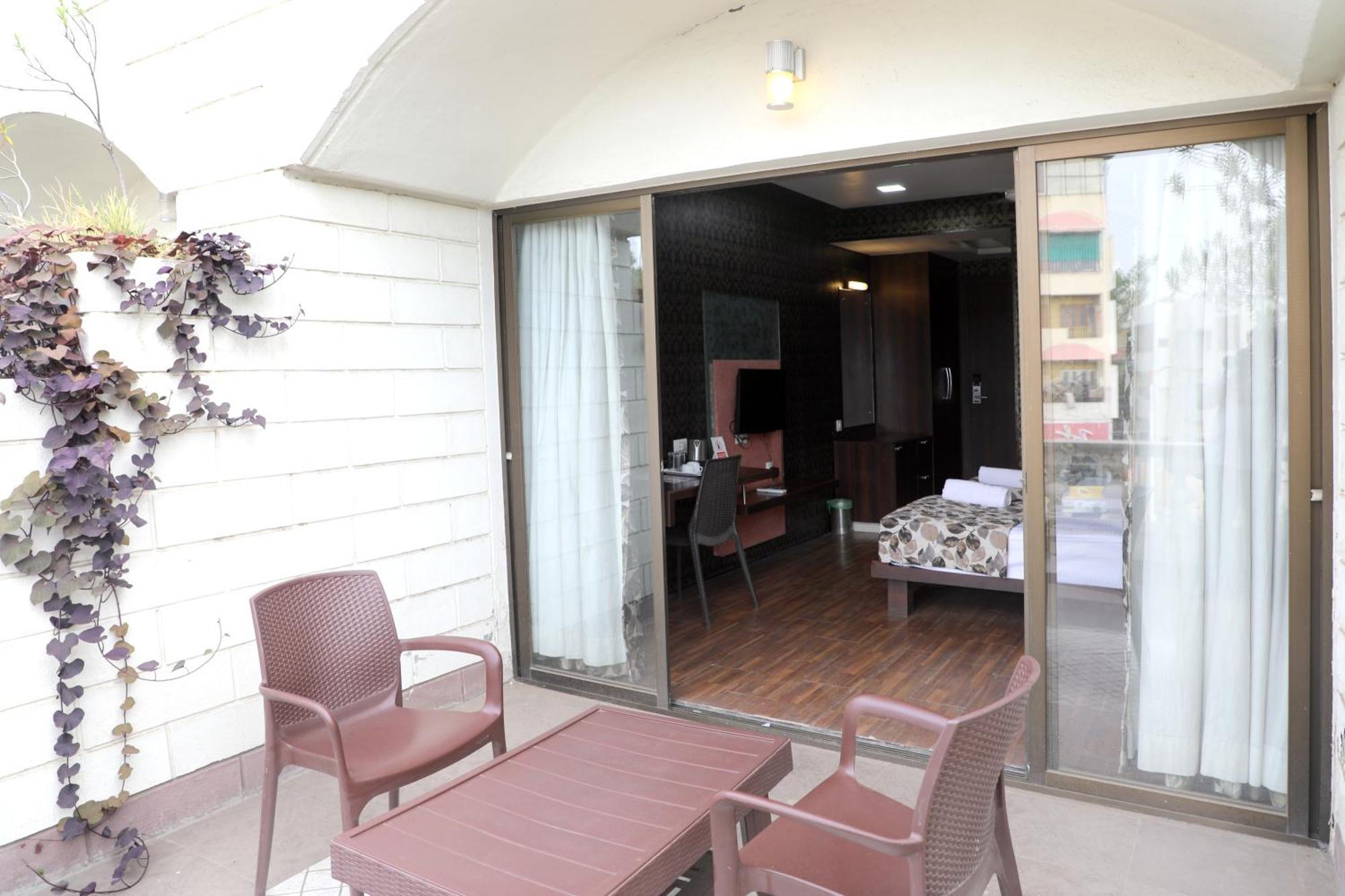 Hotel Pearls Аурангабад Екстериор снимка