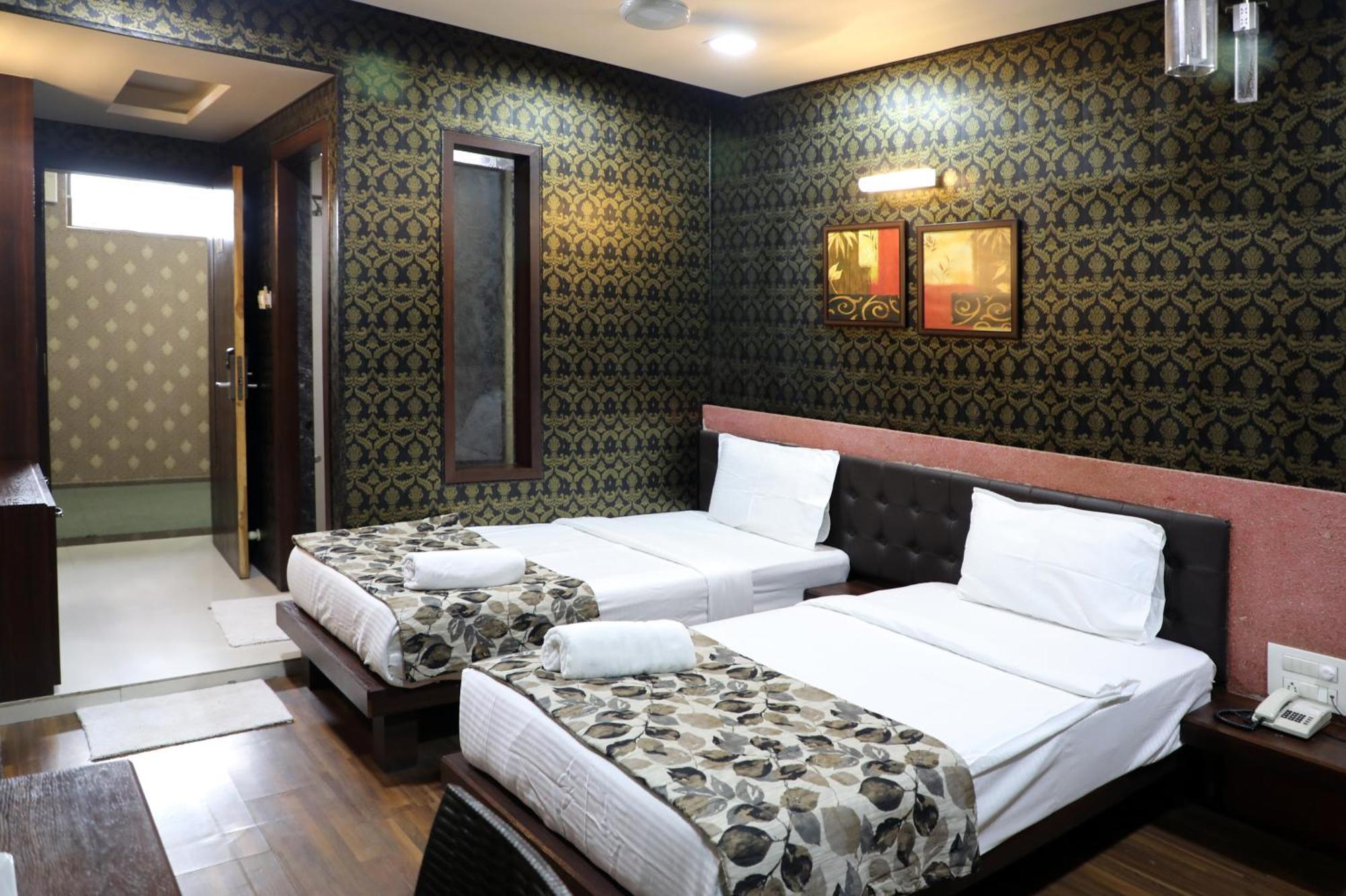 Hotel Pearls Аурангабад Екстериор снимка