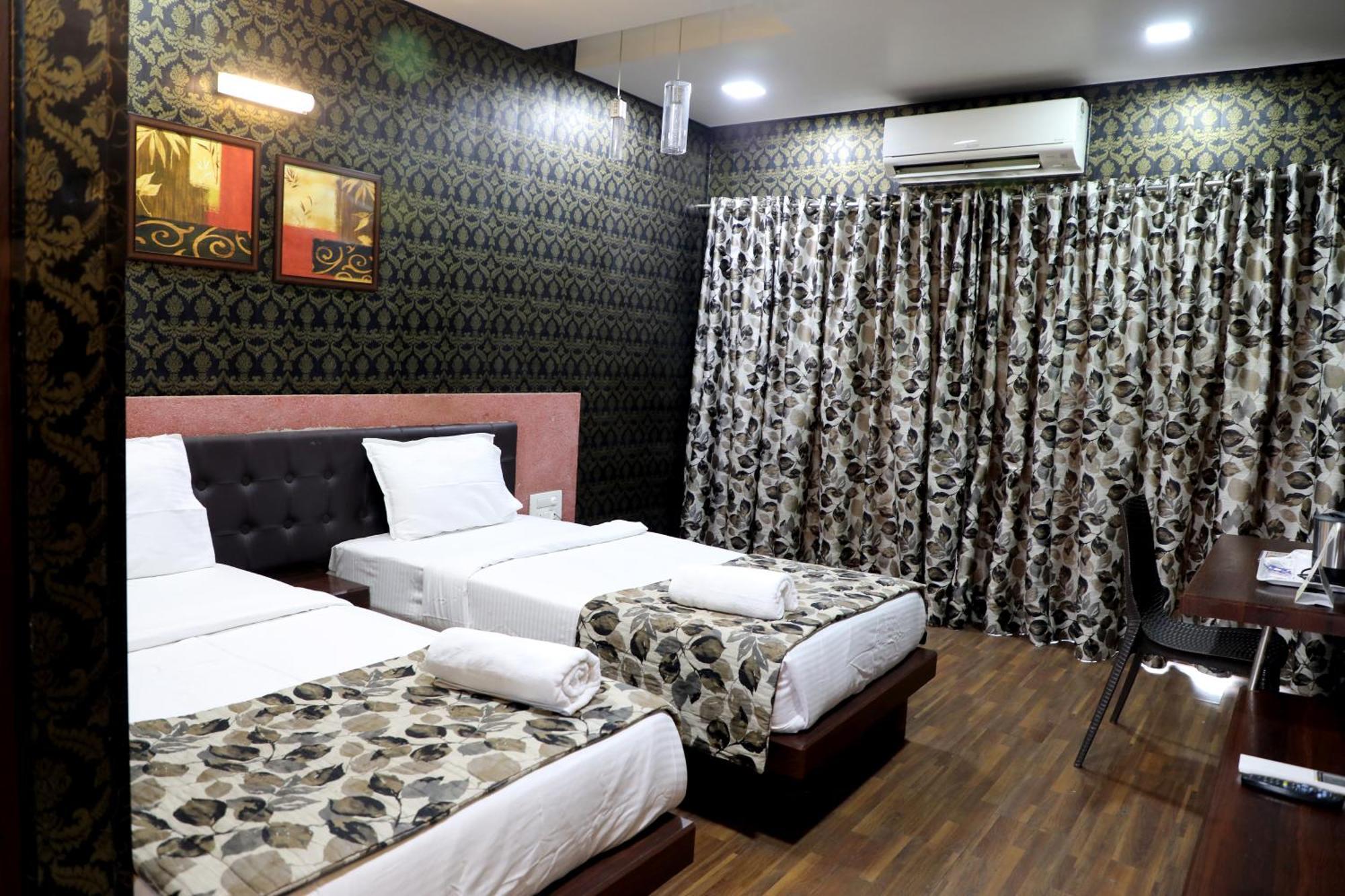 Hotel Pearls Аурангабад Екстериор снимка