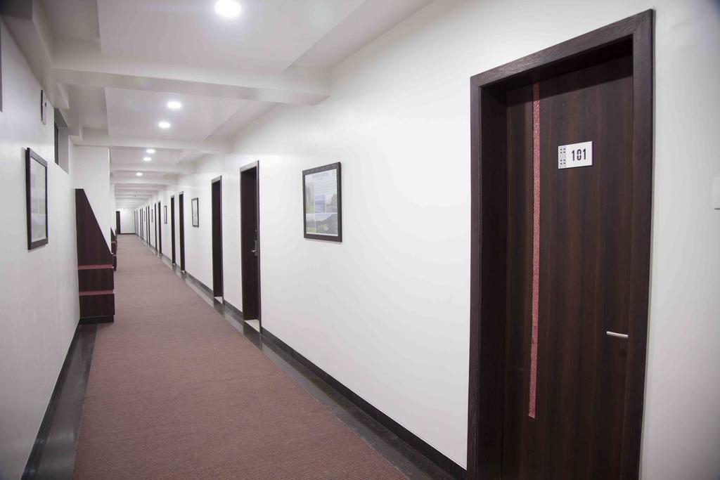 Hotel Pearls Аурангабад Екстериор снимка