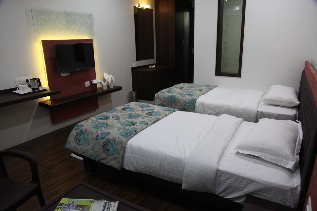 Hotel Pearls Аурангабад Екстериор снимка