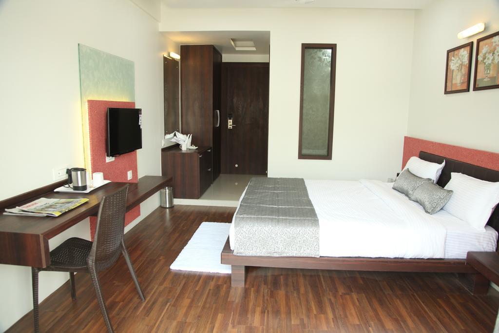 Hotel Pearls Аурангабад Екстериор снимка