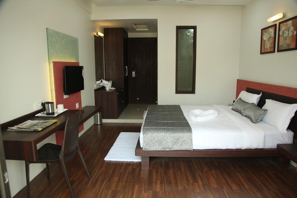 Hotel Pearls Аурангабад Екстериор снимка
