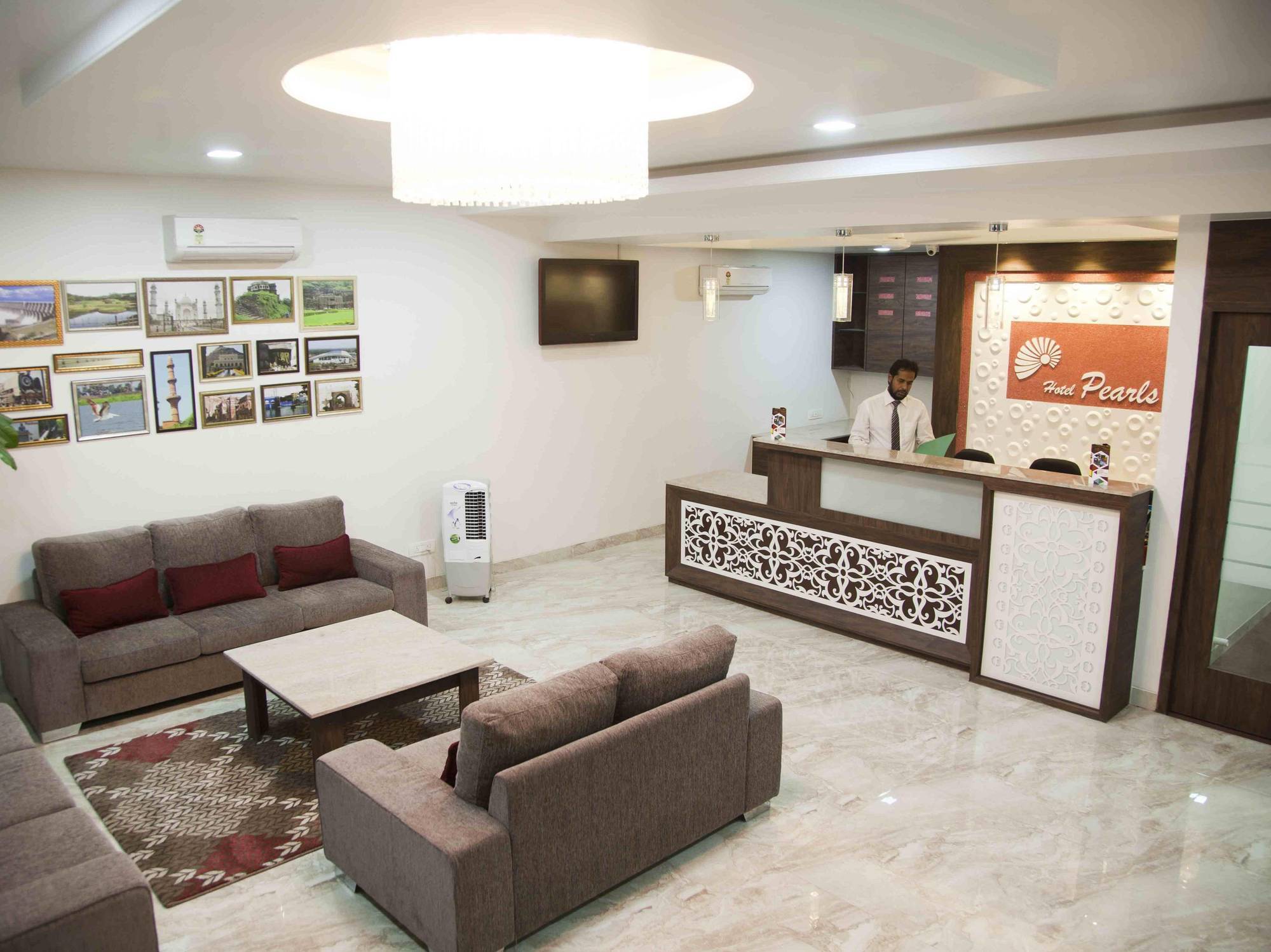 Hotel Pearls Аурангабад Екстериор снимка